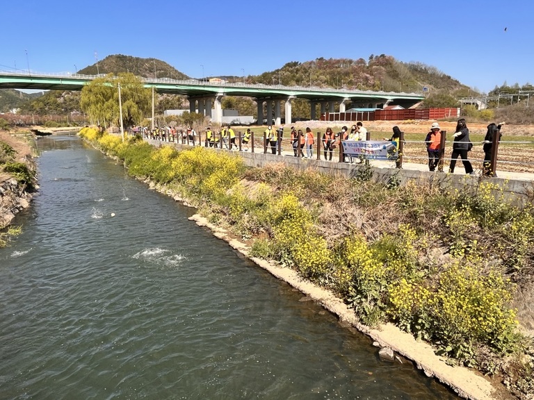 EM환경보호활동 ‘하천살리기’ 활동 펼쳐