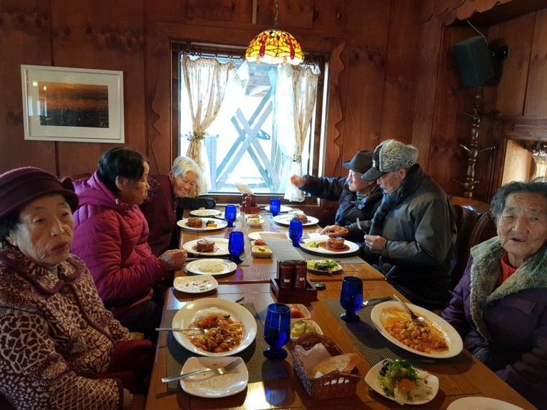 티롤외식서비스 진행