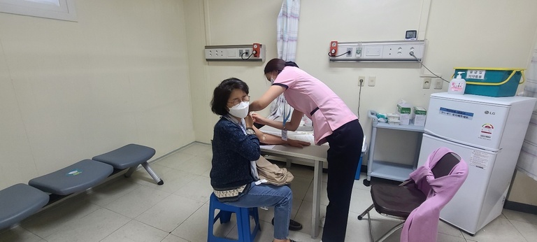 노인맞춤돌봄서비스 종사자, 코로나 백신 접종